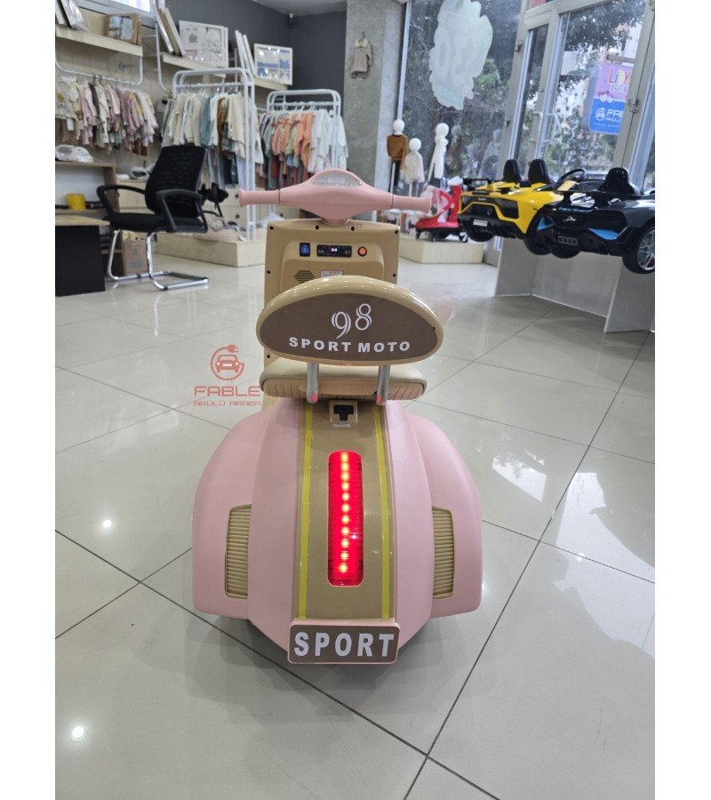 Vespa Akülü Motor! 12V, Uzaktan Kumandalı, Çift Motor, Ön Far, Deri Koltuk!