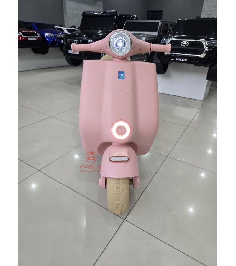 Vespa Akülü Motor! 12V, Uzaktan Kumandalı, Çift Motor, Ön Far, Deri Koltuk!