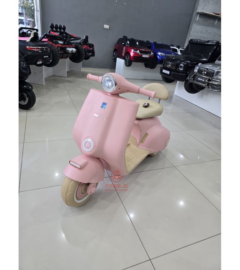 Vespa Akülü Motor! 12V, Uzaktan Kumandalı, Çift Motor, Ön Far, Deri Koltuk!