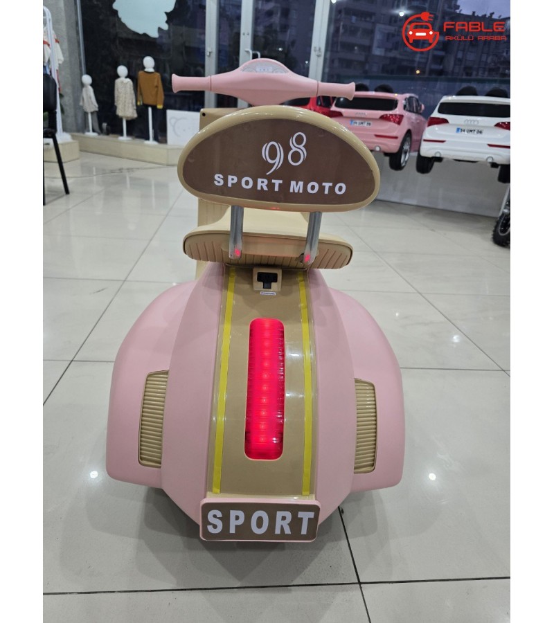 Vespa Akülü Motor! 12V, Uzaktan Kumandalı, Çift Motor, Ön Far, Deri Koltuk!