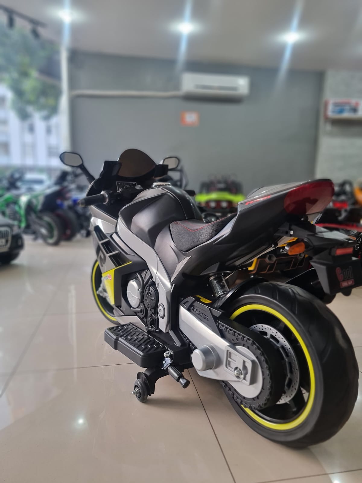 aprilla-tuono-24-volt-motorsiklet-4-15-ya-a-uygun-destek-tekerli